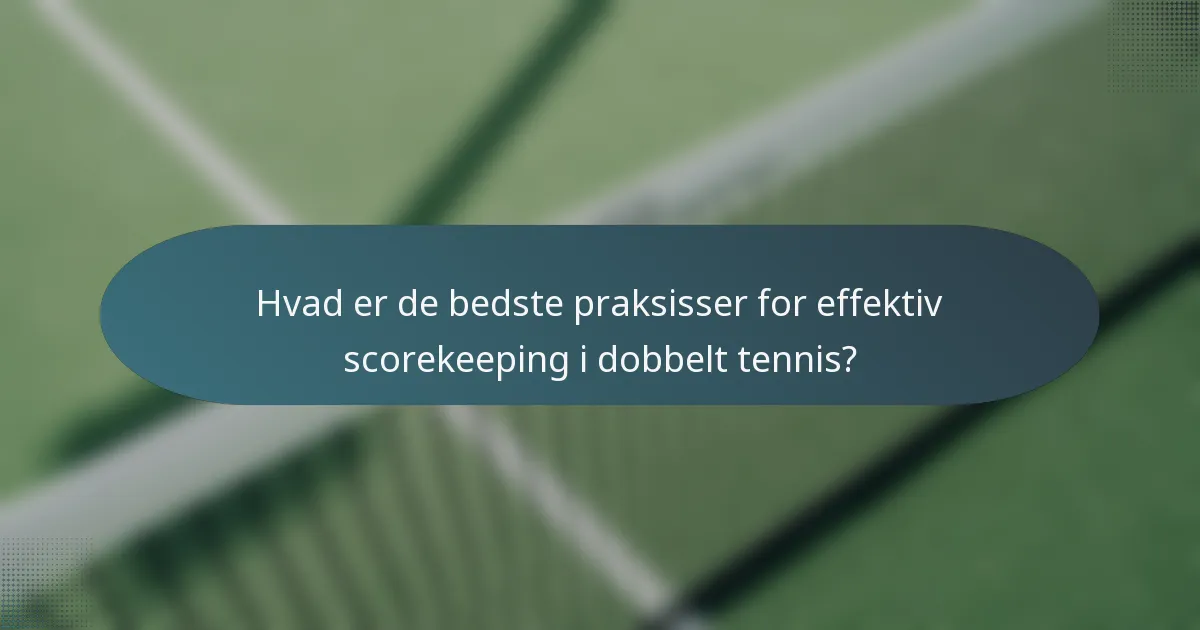 Hvad er de bedste praksisser for effektiv scorekeeping i dobbelt tennis?